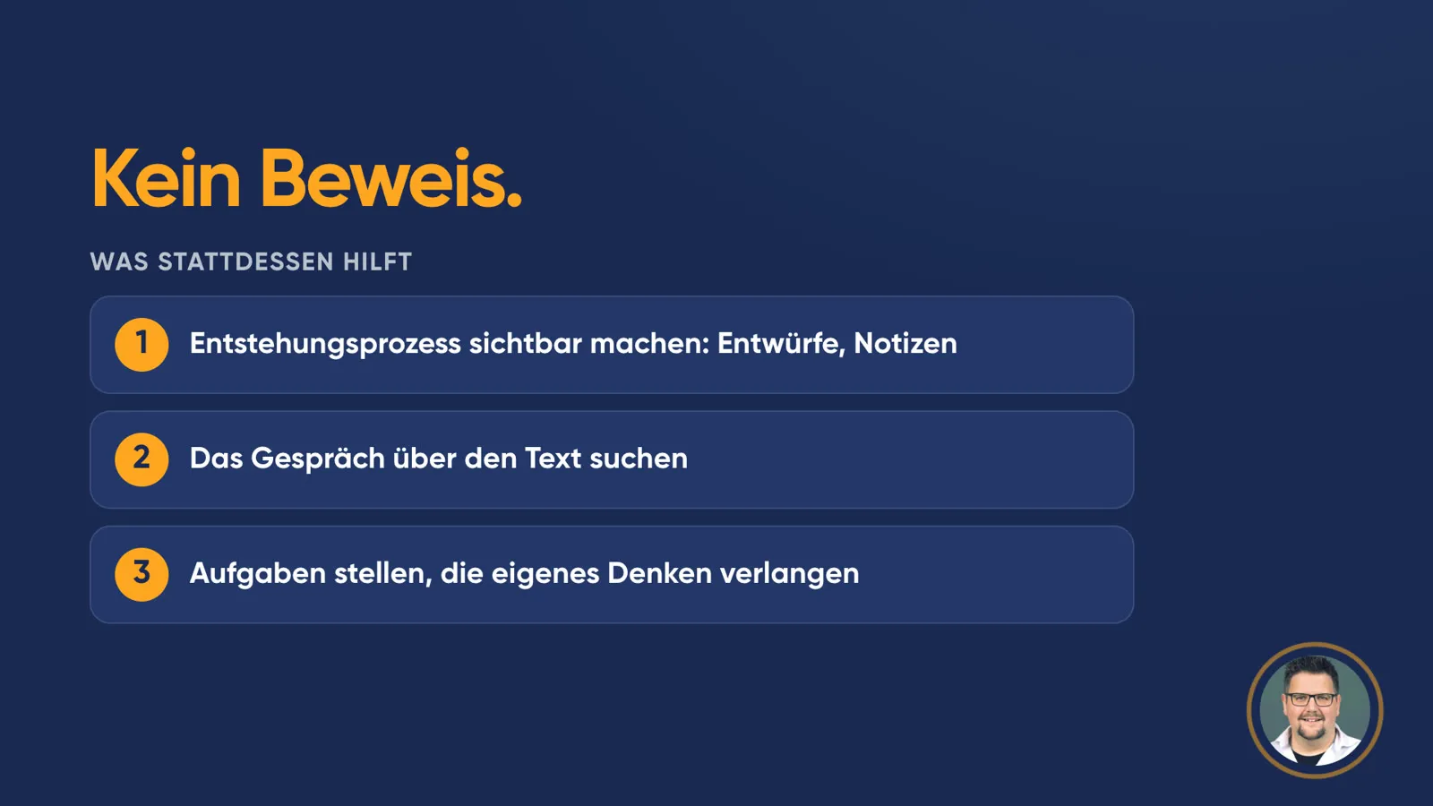Folie «Kein Beweis. Was stattdessen hilft»: 1. Entstehungsprozess sichtbar machen: Entwürfe, Notizen. 2. Das Gespräch über den Text suchen. 3. Aufgaben stellen, die eigenes Denken verlangen.